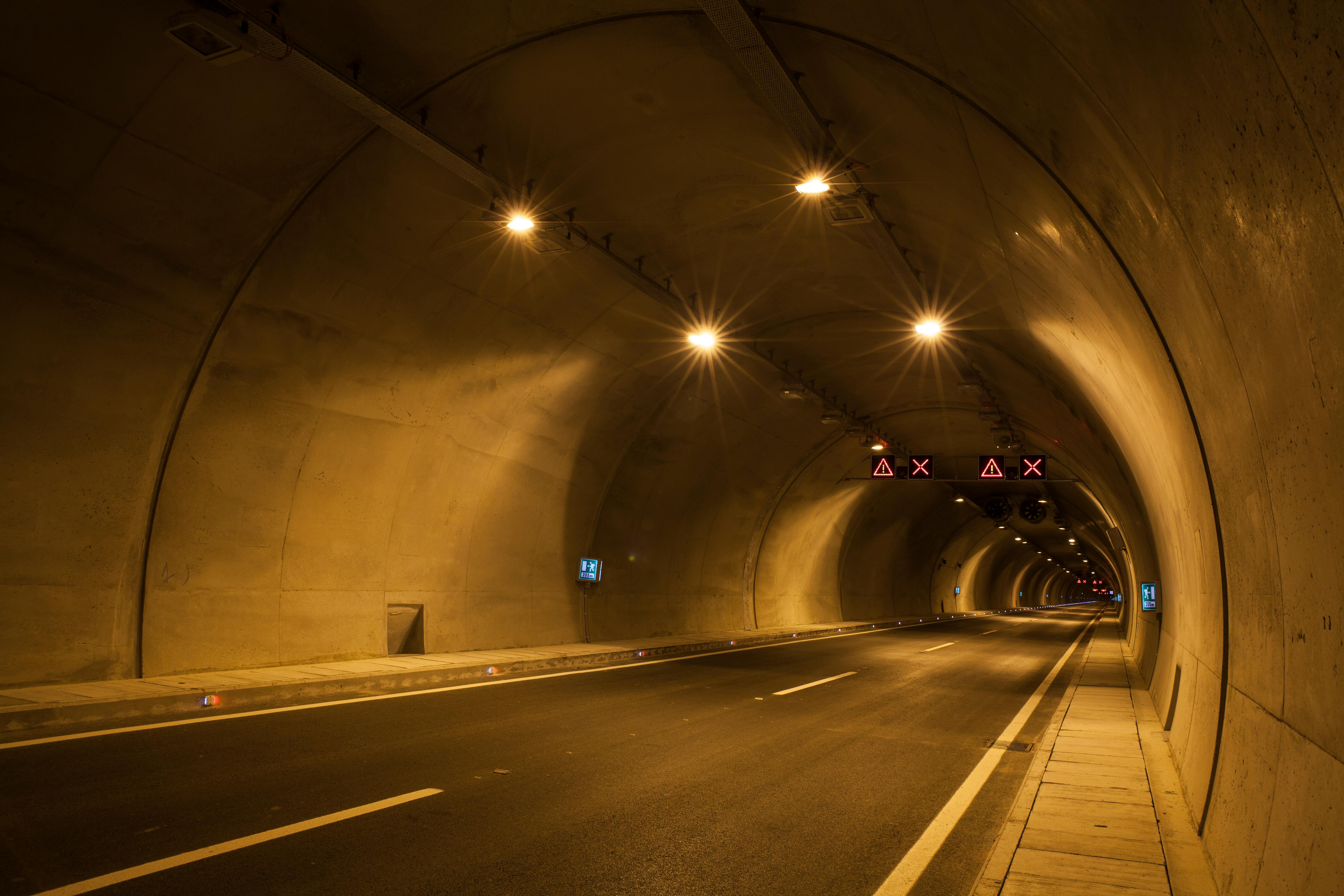 Picture inside a Tunnel with orange lights